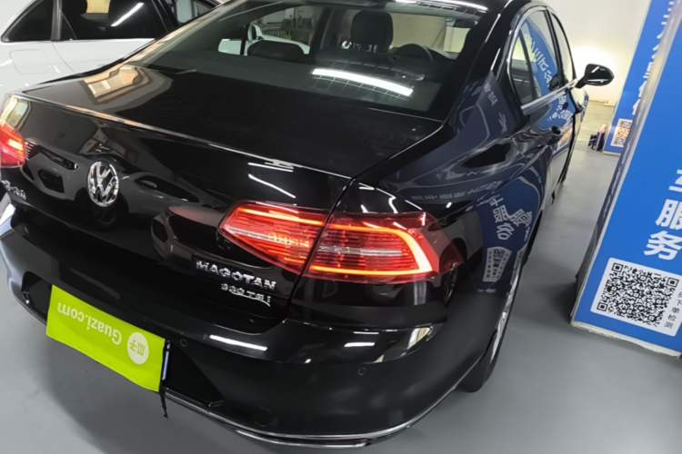 Used Volkswagen Magotan 2017 330TSI DSG Luxury Model Right Rear Taillight
