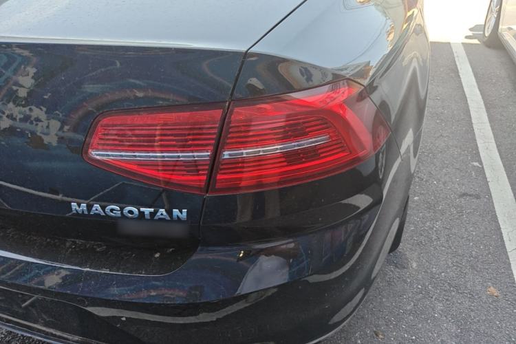 Used Volkswagen Magotan 2017 330TSI DSG Luxury Model Right Rear Taillight