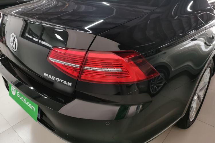 Used Volkswagen Magotan 2017 330TSI DSG Luxury Model Right Rear Taillight