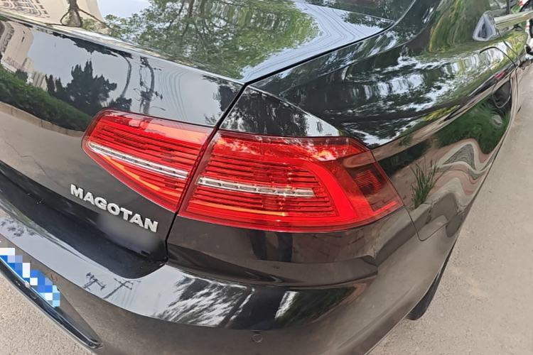 Used Volkswagen Magotan 2017 330TSI DSG Luxury Model Right Rear Taillight