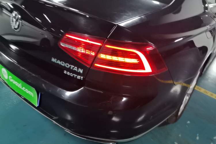 Used Volkswagen Magotan 2017 330TSI DSG Luxury Model Right Rear Taillight