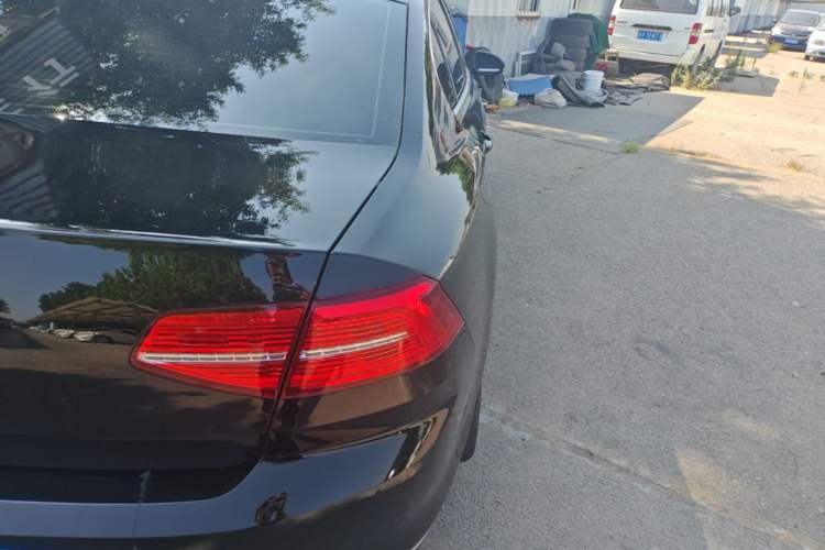 Used Volkswagen Magotan 2017 330TSI DSG Luxury Model Right Rear Taillight