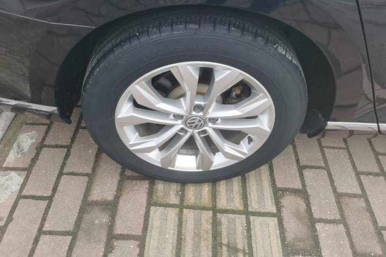 Used Volkswagen Magotan 2017 330TSI DSG Luxury Model Right Rear Wheel Hub