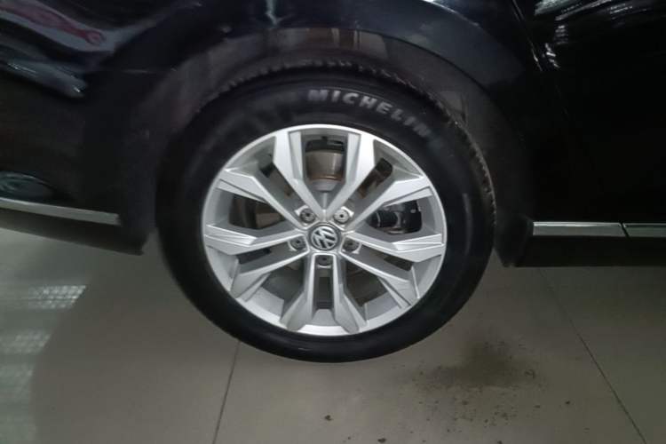 Used Volkswagen Magotan 2017 330TSI DSG Luxury Model Right Rear Wheel Hub