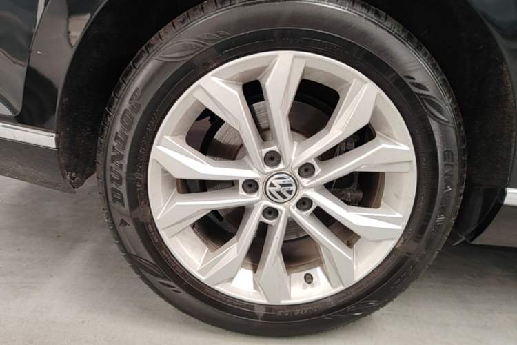 Used Volkswagen Magotan 2017 330TSI DSG Luxury Model Right Rear Wheel Hub