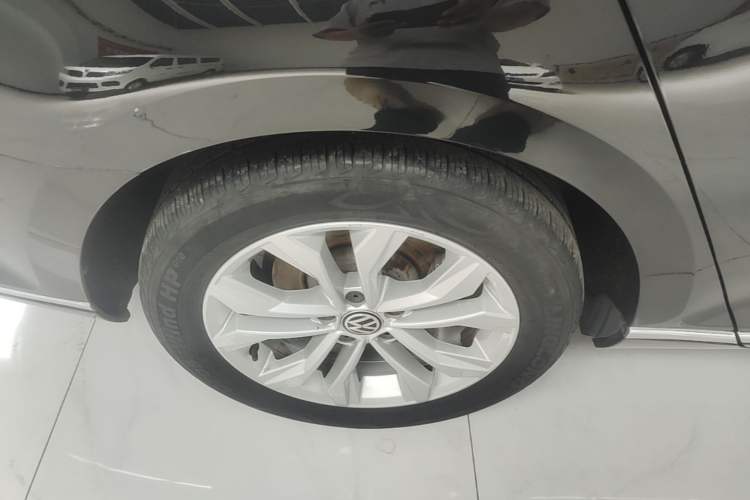 Used Volkswagen Magotan 2017 330TSI DSG Luxury Model Right Rear Wheel Hub
