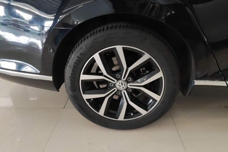 Used Volkswagen Magotan 2017 330TSI DSG Luxury Model Right Rear Wheel Hub