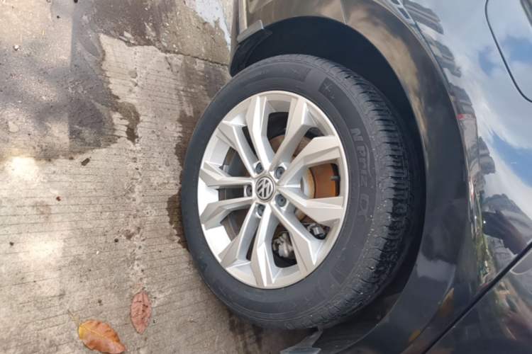Used Volkswagen Magotan 2017 330TSI DSG Luxury Model Right Rear Wheel Hub