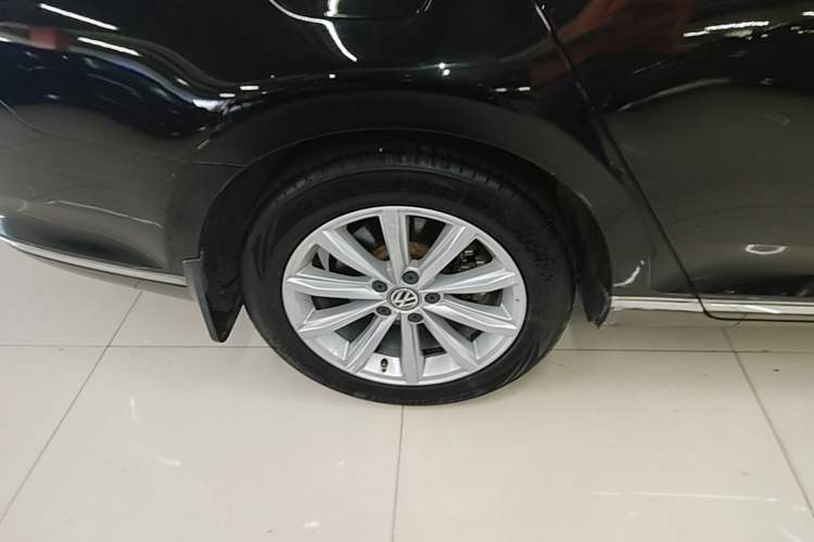 Used Volkswagen Magotan 2017 330TSI DSG Luxury Model Right Rear Wheel Hub