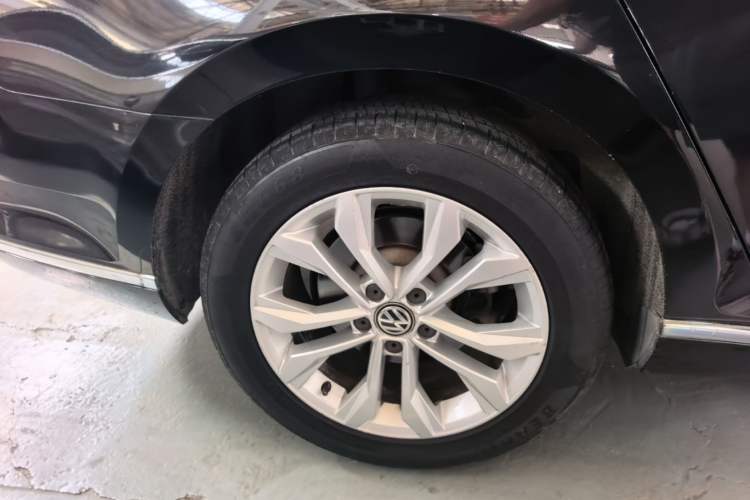 Used Volkswagen Magotan 2017 330TSI DSG Luxury Model Right Rear Wheel Hub