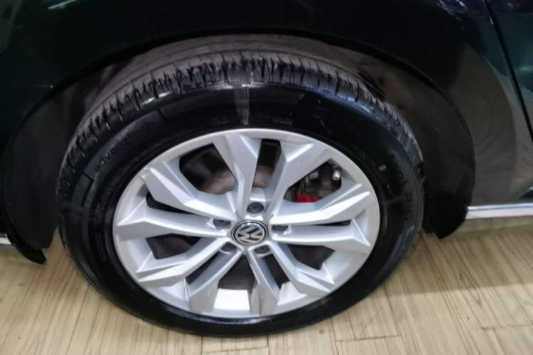 Used Volkswagen Magotan 2017 330TSI DSG Luxury Model Right Rear Wheel Hub