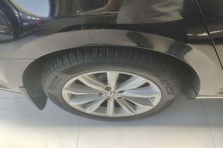 Used Volkswagen Magotan 2017 330TSI DSG Leading Model Right Rear Wheel Hub