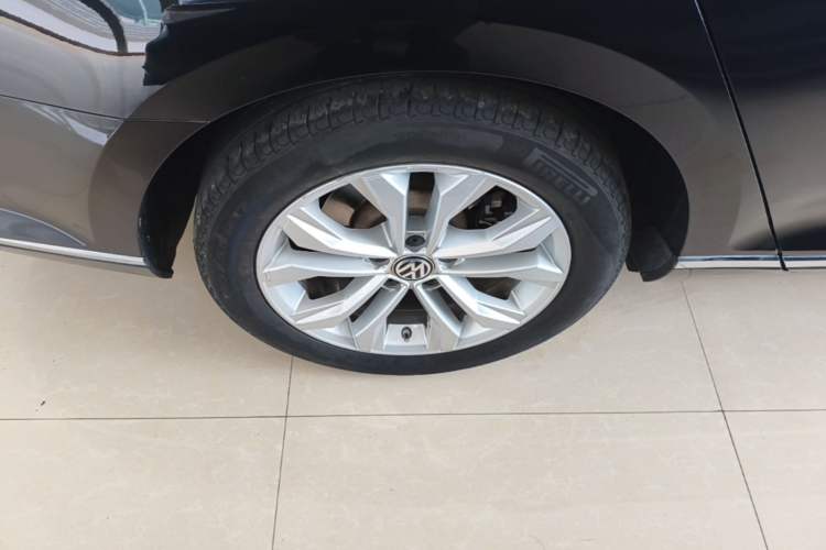 Used Volkswagen Magotan 2017 330TSI DSG Luxury Model Right Rear Wheel Hub