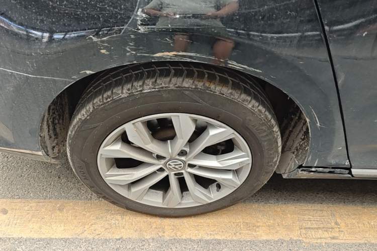 Used Volkswagen Magotan 2017 330TSI DSG Luxury Model Right Rear Wheel Hub