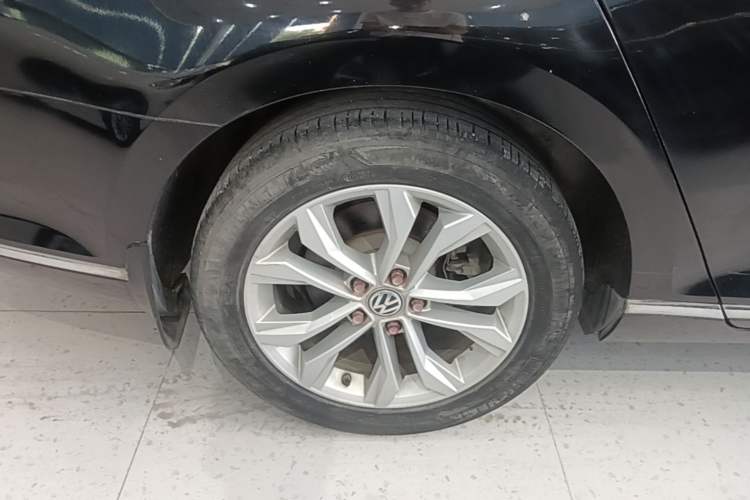 Used Volkswagen Magotan 2017 330TSI DSG Luxury Model Right Rear Wheel Hub