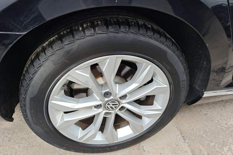 Used Volkswagen Magotan 2017 330TSI DSG Luxury Model Right Rear Wheel Hub