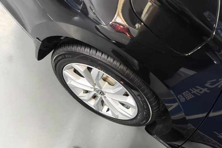 Used Volkswagen Magotan 2017 330TSI DSG Luxury Model Right Rear Wheel Hub