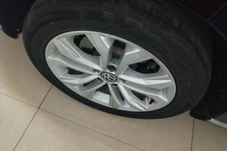 Used Volkswagen Magotan 2017 330TSI DSG Luxury Model Right Rear Wheel Hub