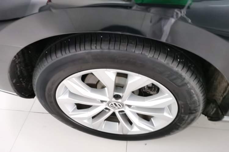 Used Volkswagen Magotan 2017 330TSI DSG Luxury Model Right Rear Wheel Hub