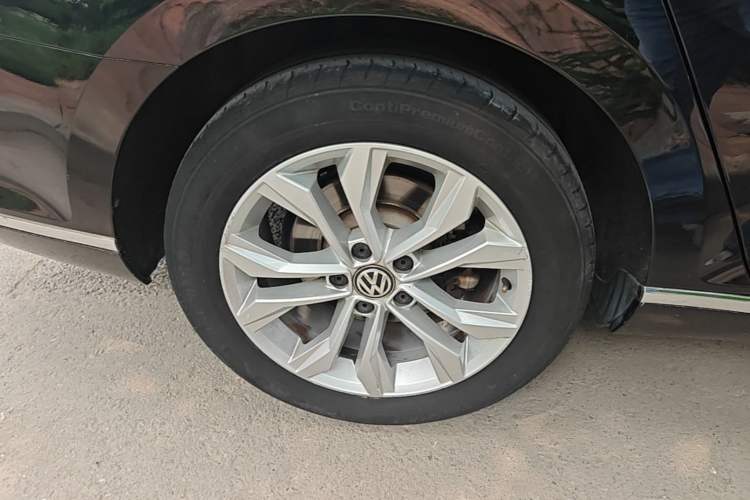 Used Volkswagen Magotan 2017 330TSI DSG Luxury Model Right Rear Wheel Hub