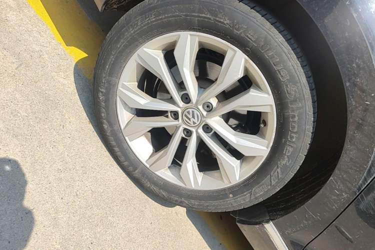 Used Volkswagen Magotan 2017 380TSI DSG Luxury Model Right Rear Wheel Hub