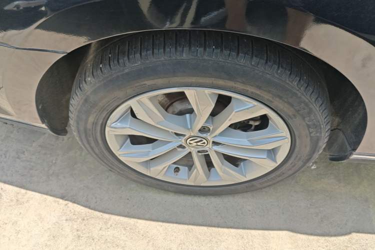 Used Volkswagen Magotan 2017 380TSI DSG Luxury Model Right Rear Wheel Hub