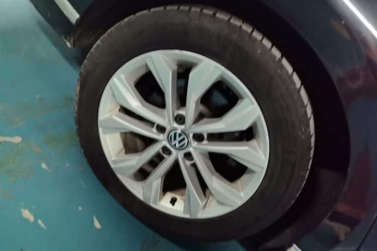 Used Volkswagen Magotan 2017 330TSI DSG Luxury Model Right Rear Wheel Hub