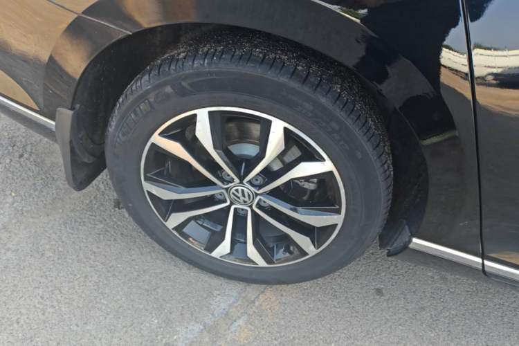 Used Volkswagen Magotan 2017 330TSI DSG Luxury Model Right Rear Wheel Hub