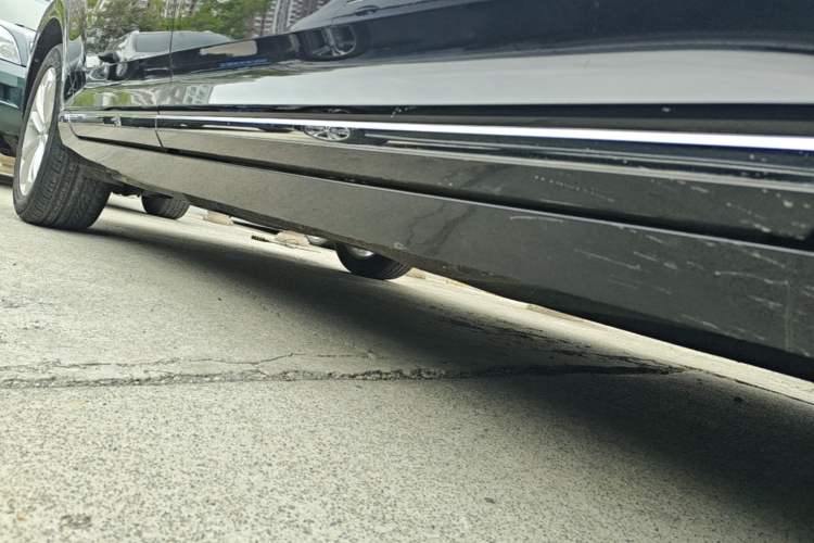 Used Volkswagen Magotan 2017 330TSI DSG Luxury Model Right Side Sill