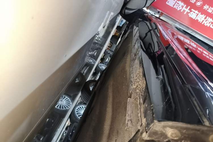 Used Volkswagen Magotan 2017 330TSI DSG Leading Model Right Side Sill