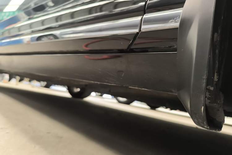Used Volkswagen Magotan 2017 330TSI DSG Leading Model Right Side Sill