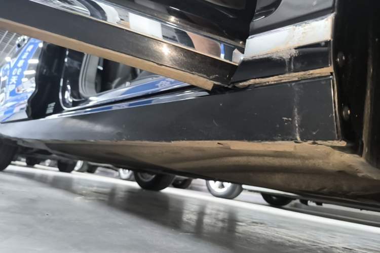 Used Volkswagen Magotan 2017 330TSI DSG Luxury Model Right Side Sill