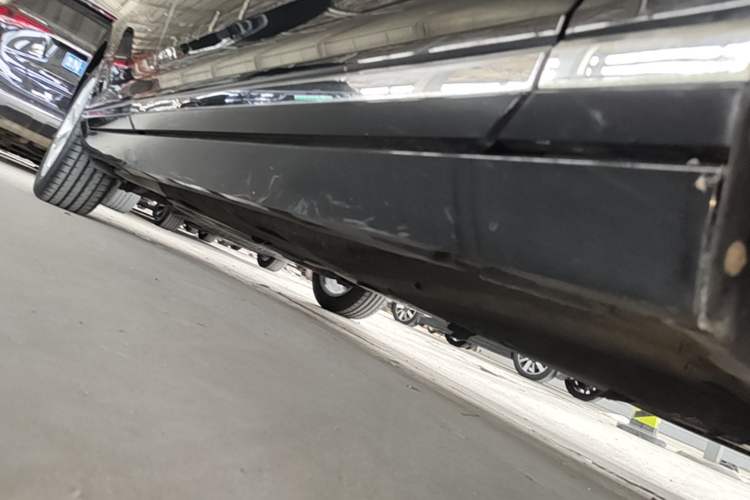 Used Volkswagen Magotan 2017 330TSI DSG Luxury Model Right Side Sill
