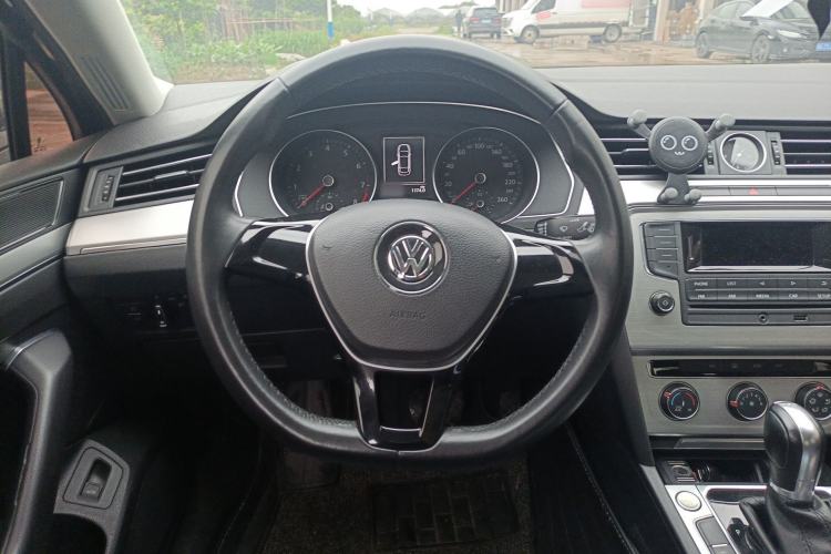 Used Volkswagen Magotan 2017 280TSI DSG Comfort Model Steering Wheel