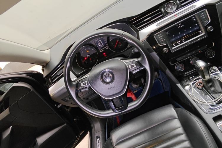 Used Volkswagen Magotan 2017 330TSI DSG Leading Model Steering Wheel