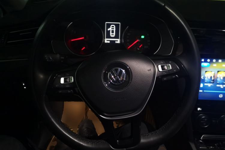 Used Volkswagen Magotan 2017 330TSI DSG Luxury Model Steering Wheel