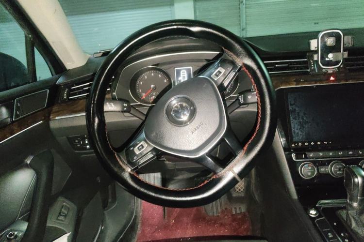 Used Volkswagen Magotan 2017 330TSI DSG Luxury Model Steering Wheel