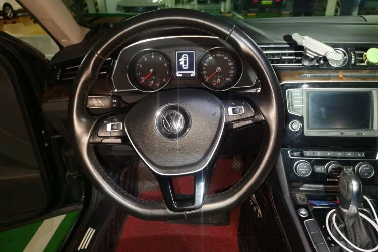 Used Volkswagen Magotan 2017 330TSI DSG Luxury Model Steering Wheel