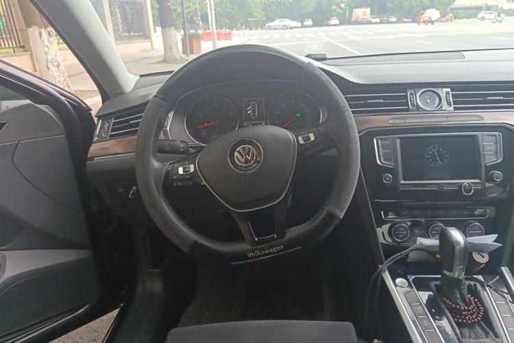 Used Volkswagen Magotan 2017 330TSI DSG Luxury Model Steering Wheel