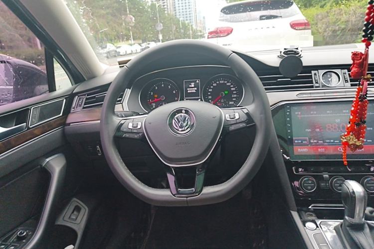 Used Volkswagen Magotan 2017 330TSI DSG Luxury Model Steering Wheel