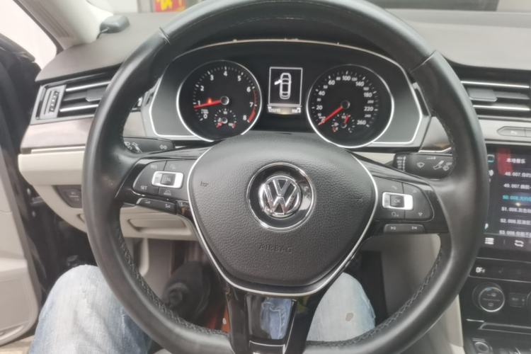 Used Volkswagen Magotan 2017 330TSI DSG Luxury Model Steering Wheel