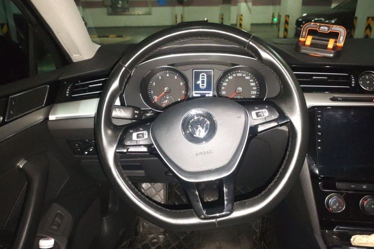 Used Volkswagen Magotan 2017 330TSI DSG Leading Model Steering Wheel