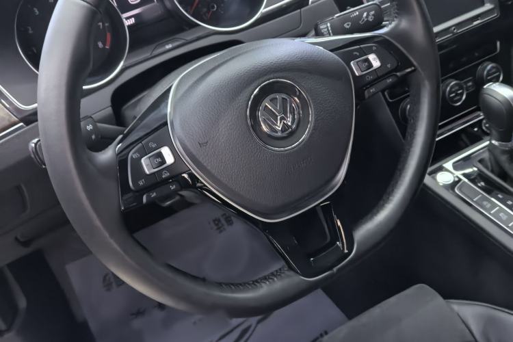 Used Volkswagen Magotan 2017 330TSI DSG Luxury Model Steering Wheel