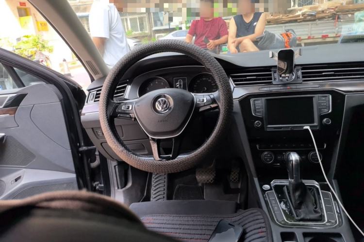 Used Volkswagen Magotan 2017 330TSI DSG Luxury Model Steering Wheel