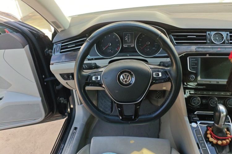 Used Volkswagen Magotan 2017 380TSI DSG Luxury Model Steering Wheel