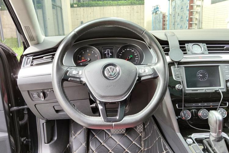 Used Volkswagen Magotan 2017 330TSI DSG Leading Model Steering Wheel