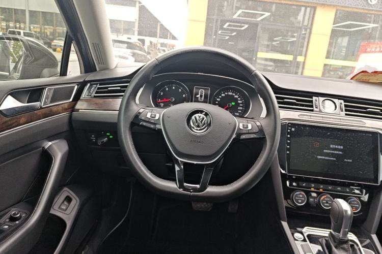 Used Volkswagen Magotan 2017 330TSI DSG Luxury Model Steering Wheel