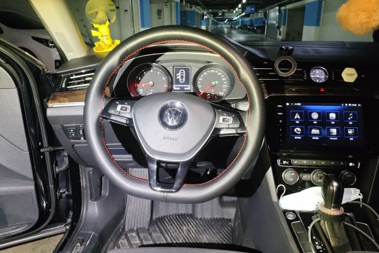 Used Volkswagen Magotan 2017 330TSI DSG Luxury Model Steering Wheel