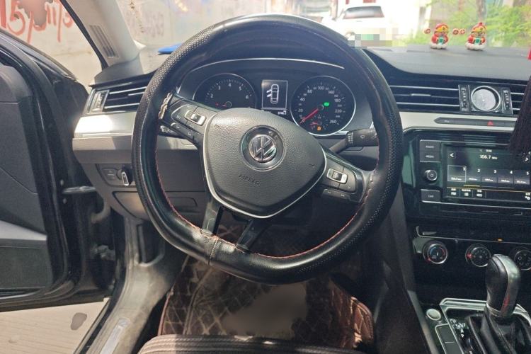 Used Volkswagen Magotan 2017 330TSI DSG Leading Model Steering Wheel