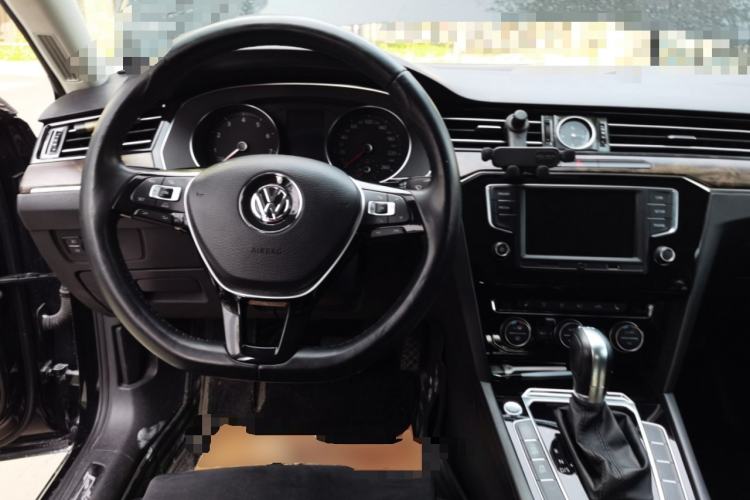 Used Volkswagen Magotan 2017 380TSI DSG Luxury Model Steering Wheel